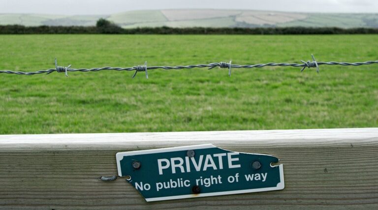 Private sign